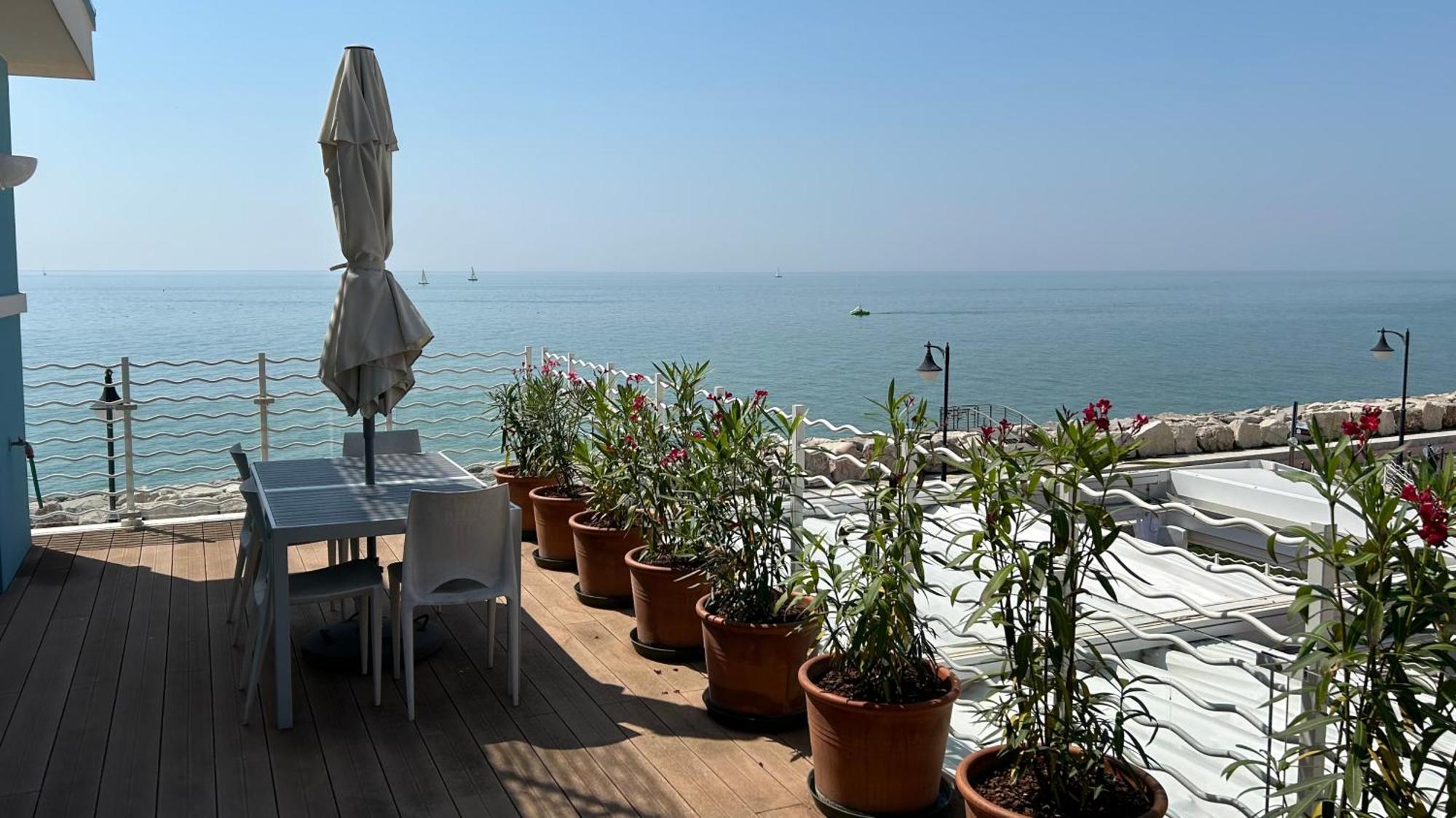 Ca Dell'Angelo - Caorle Aparthotel Exterior photo