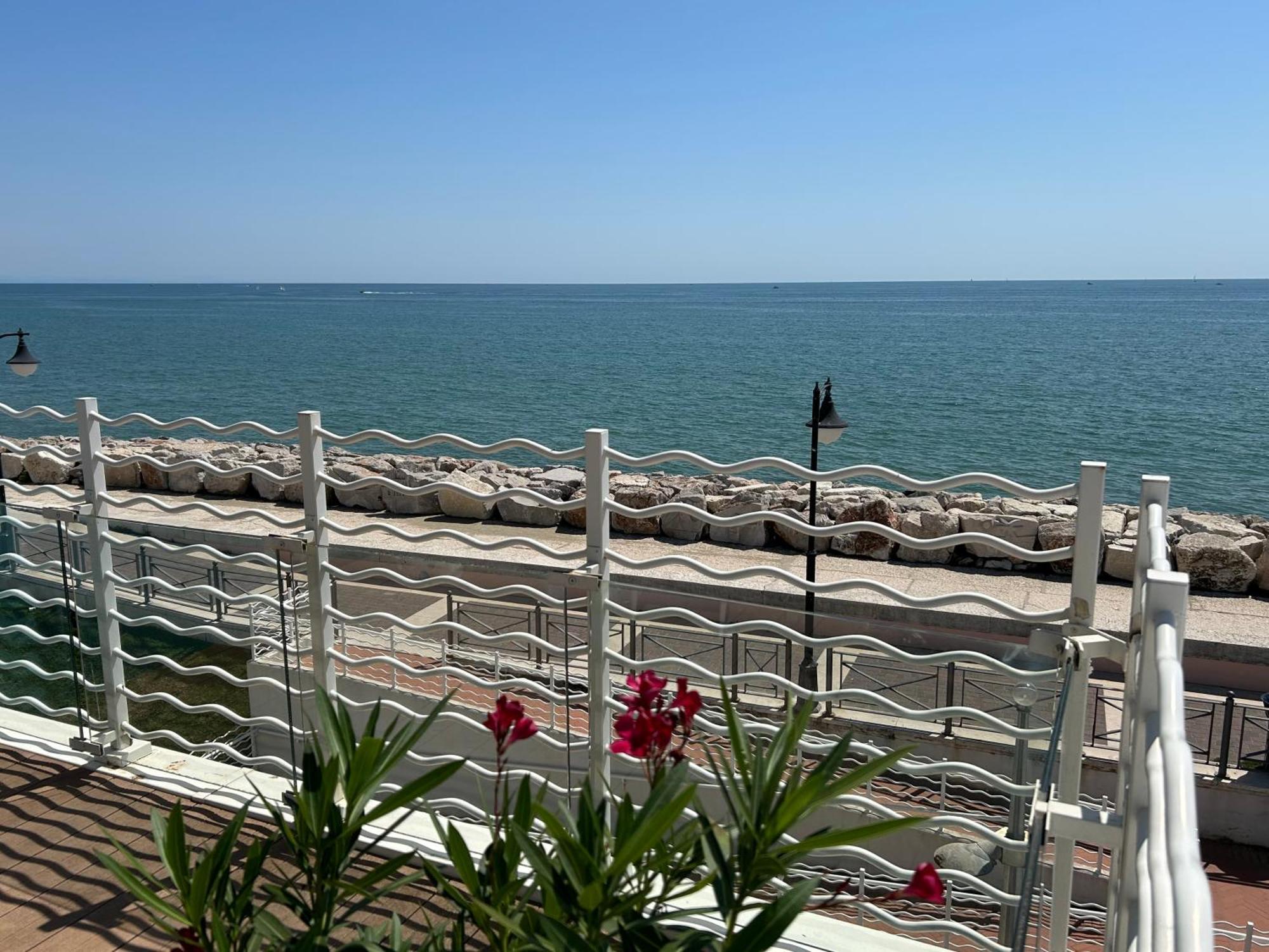 Ca Dell'Angelo - Caorle Aparthotel Exterior photo